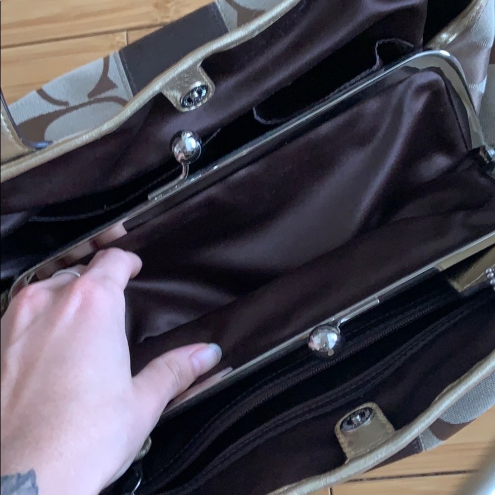 Coach hand bag - Picture 2 of 2